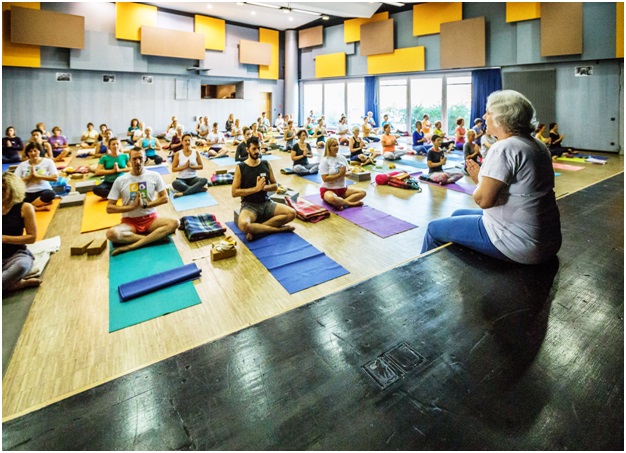 Guest-lecture-at-yoga-studio